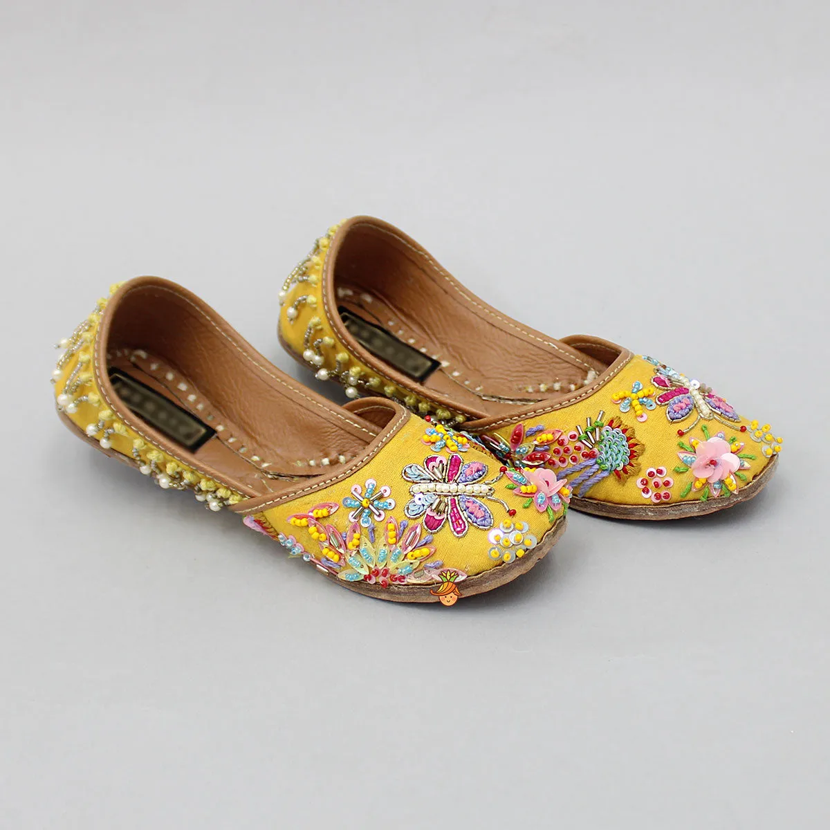 Embroidered Adorable Yellow Jutti