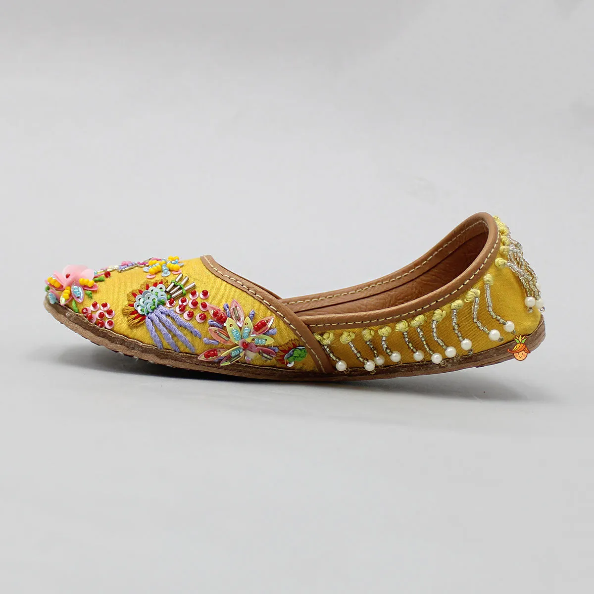 Embroidered Adorable Yellow Jutti