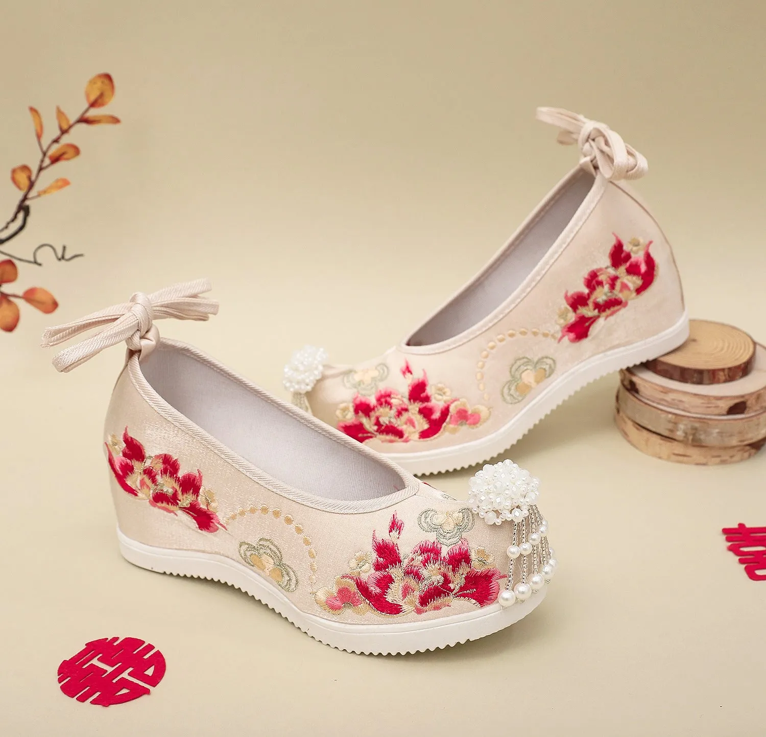 Sai Hong 腮红 Song Ming Embroidered Pearl Pointed Toe Gongxie Shoes