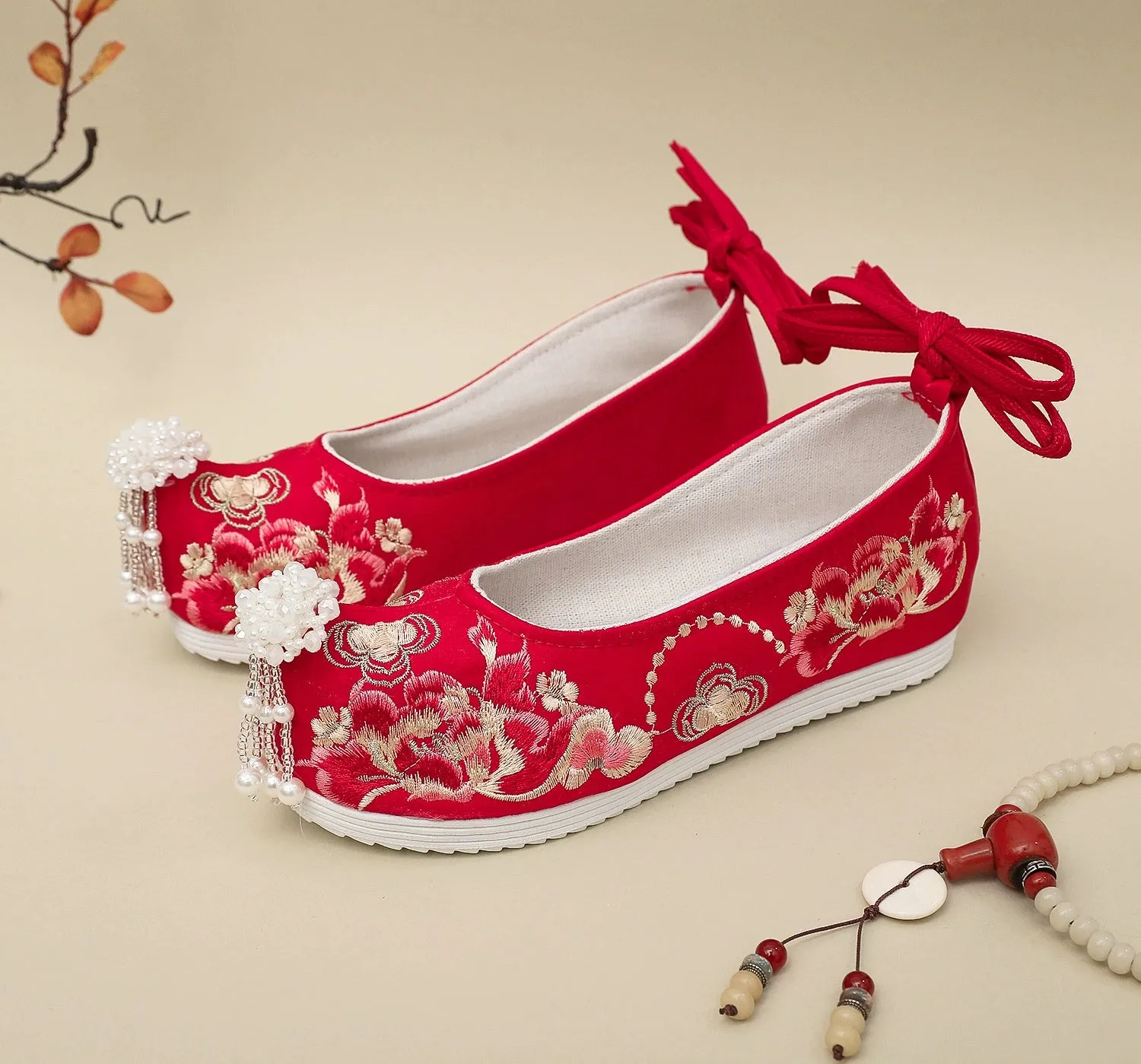 Sai Hong 腮红 Song Ming Embroidered Pearl Pointed Toe Gongxie Shoes